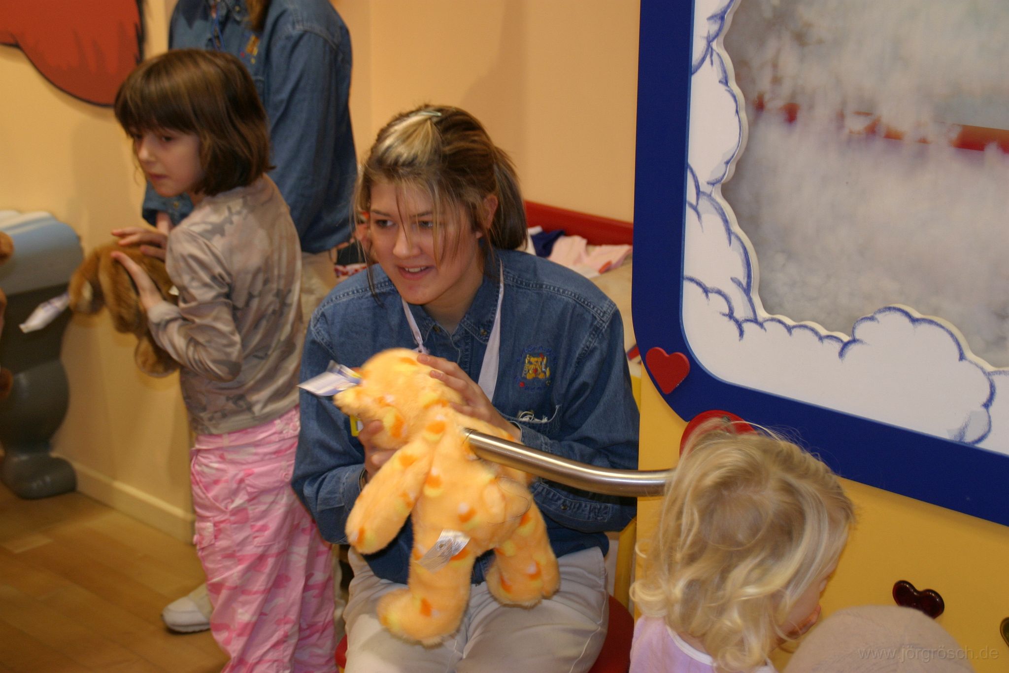 200601 teddy.jpg - Teddyfüllmaschine bei build-a-bear in Manchester